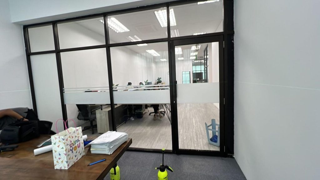 18133e10-8649-403b-97d3-0904bffbfc85_11zon - Frosted Window Film Kuala Lumpur THE BEST QUALITY FROSTED GLASS LINE DESIGN BANDAR SRI PETALING