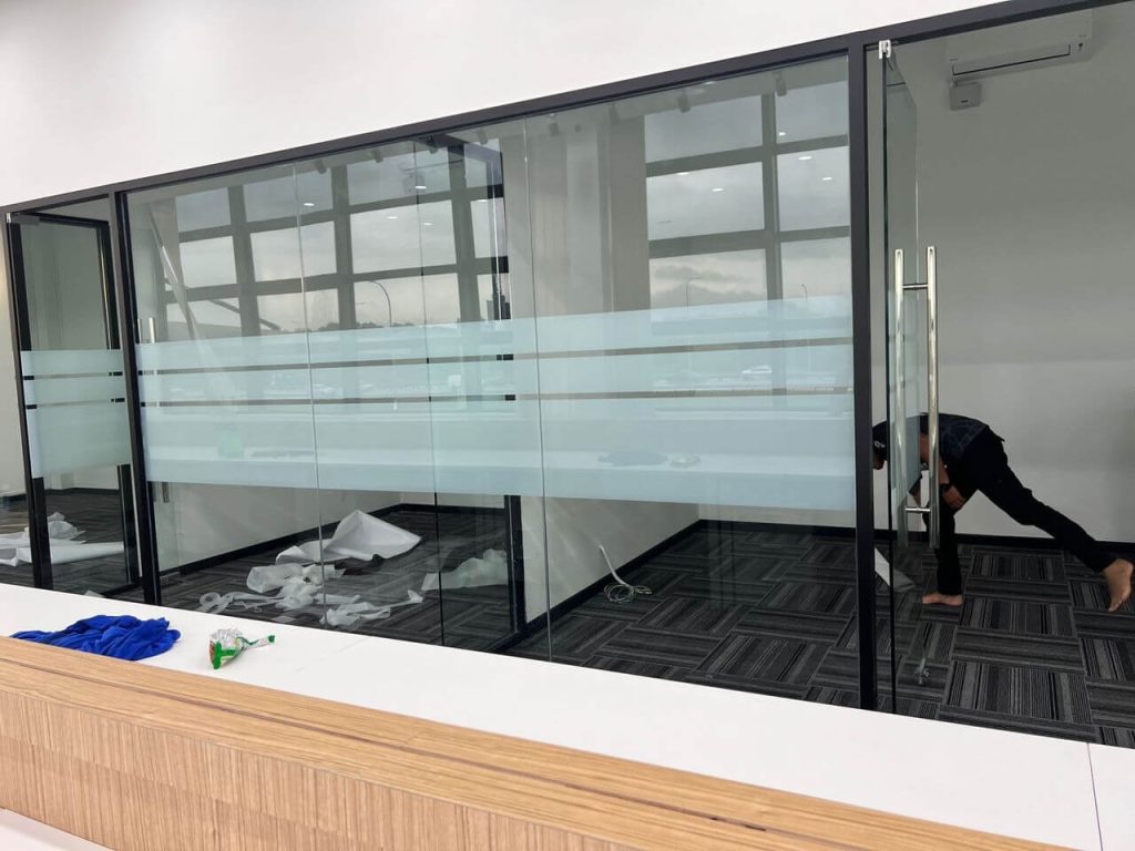 THE BEST QUALITY FROSTED GLASS LINE DESIGN CHERAS
