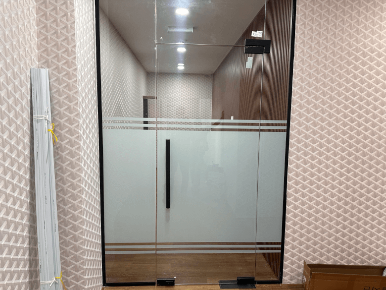 GREAT EXPERT THE BEST FROSTED GLASS DOOR KLCC