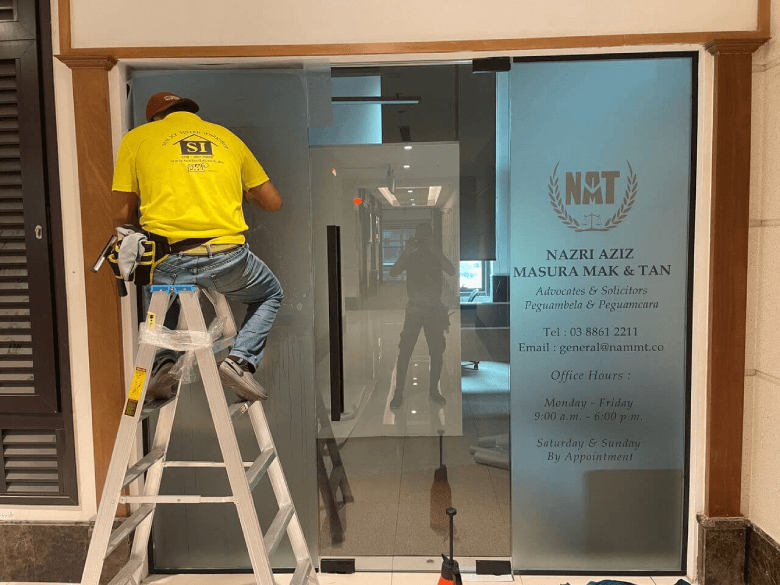 THE BEST FROSTED GLASS LINE DESIGN BUKIT BANDARAYA