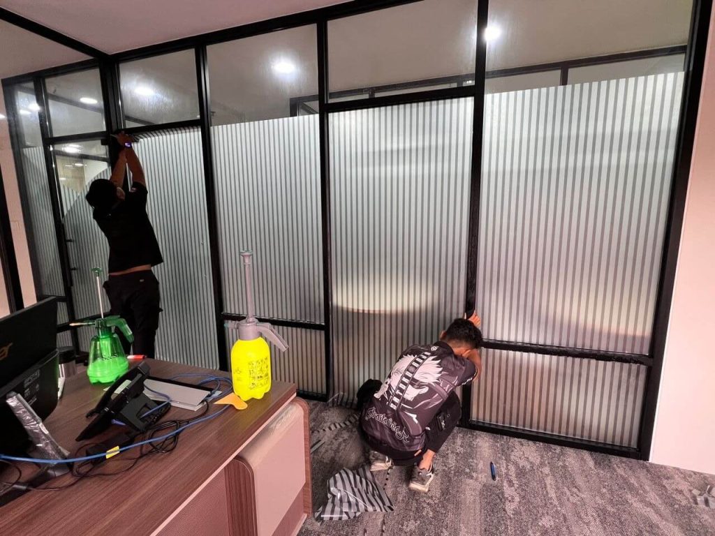 THE BEST QUALITY FROSTED GLASS LINE DESIGN MENJALARA